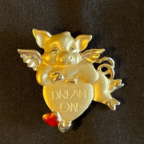 Pig with Wings Brooch - Picture 9 of 11